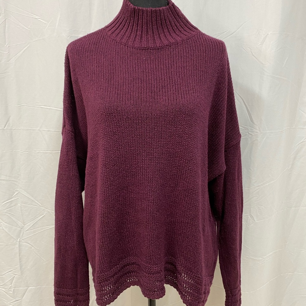 Mock neck sweater with detailed hem